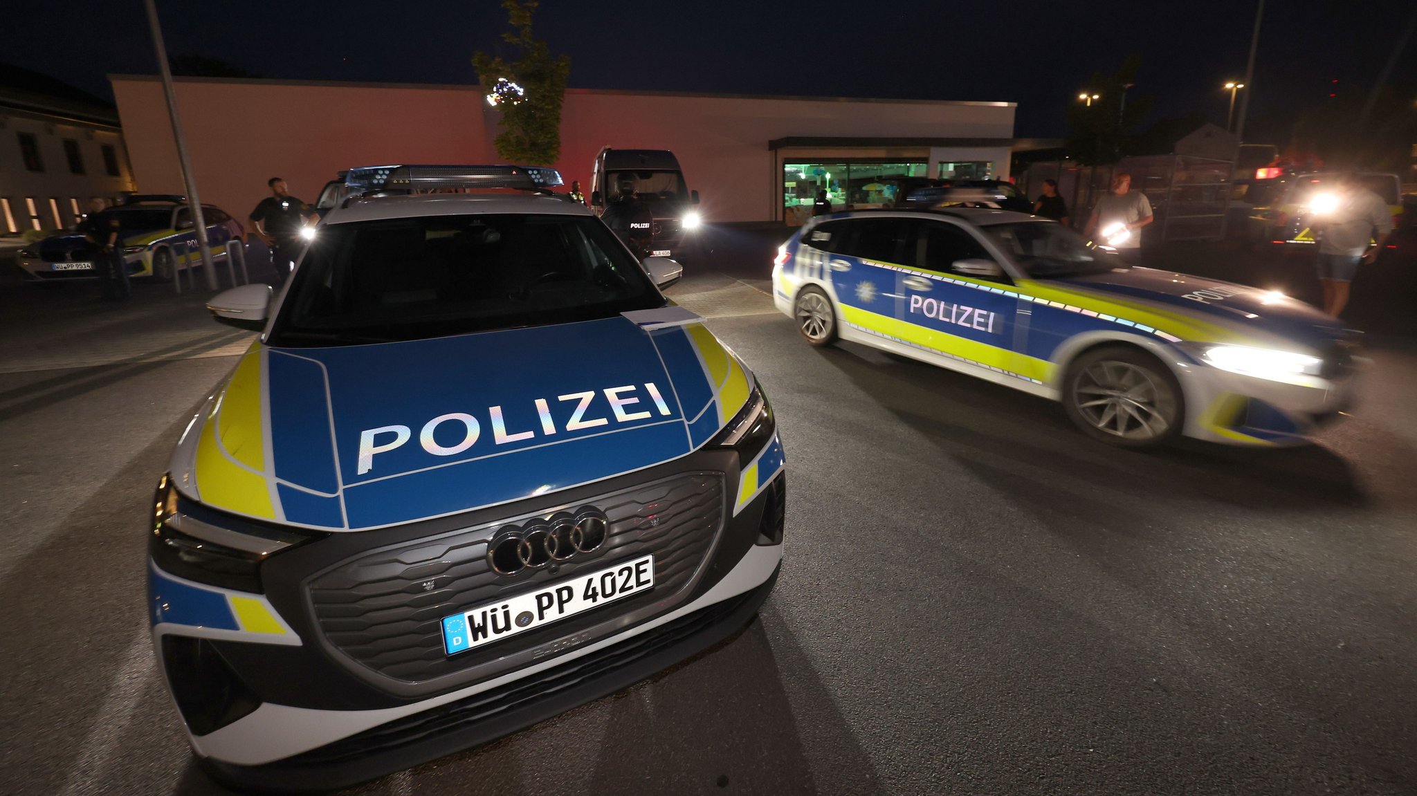 Schüsse in Würzburg: Polizeieinsatz beendet, Fahndung läuft noch