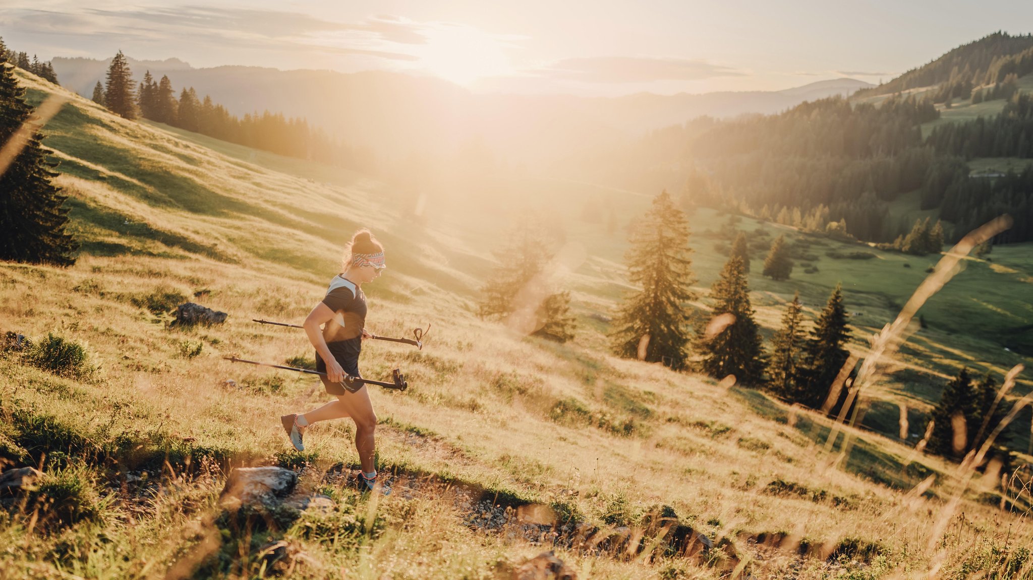 (Symbolbild) Bergläuferin zwischen Obermaiselstein und Balderschwang im Allgäu