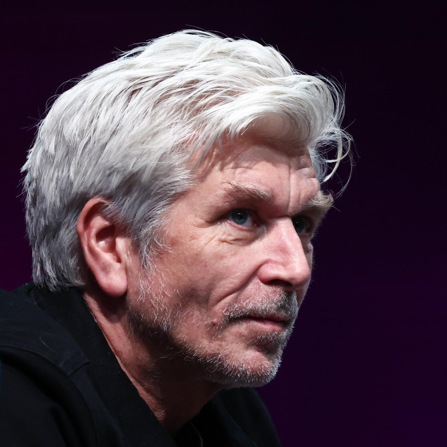 Norwegens Literatur-Star Karl Ove Knausgård und sein neuer Roman "Die Schule der Nacht" episode artwork