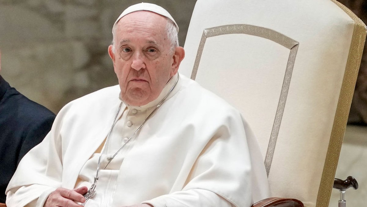Papst muss wegen drohenden Darmverschlusses operiert werden