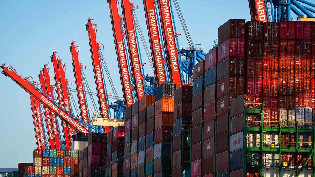 Kräne und Container im Hamburger Hafen, Symbol: Deutsche Wirtschaft