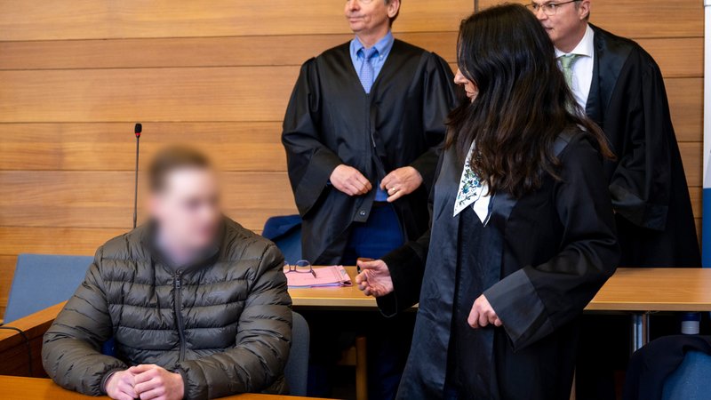 Sebastian T. und seine Anwältin Regina Rick | Bild: dpa-Bildfunk/Lennart Preiss Sebastian T. und seine Anwältin Regina Rick