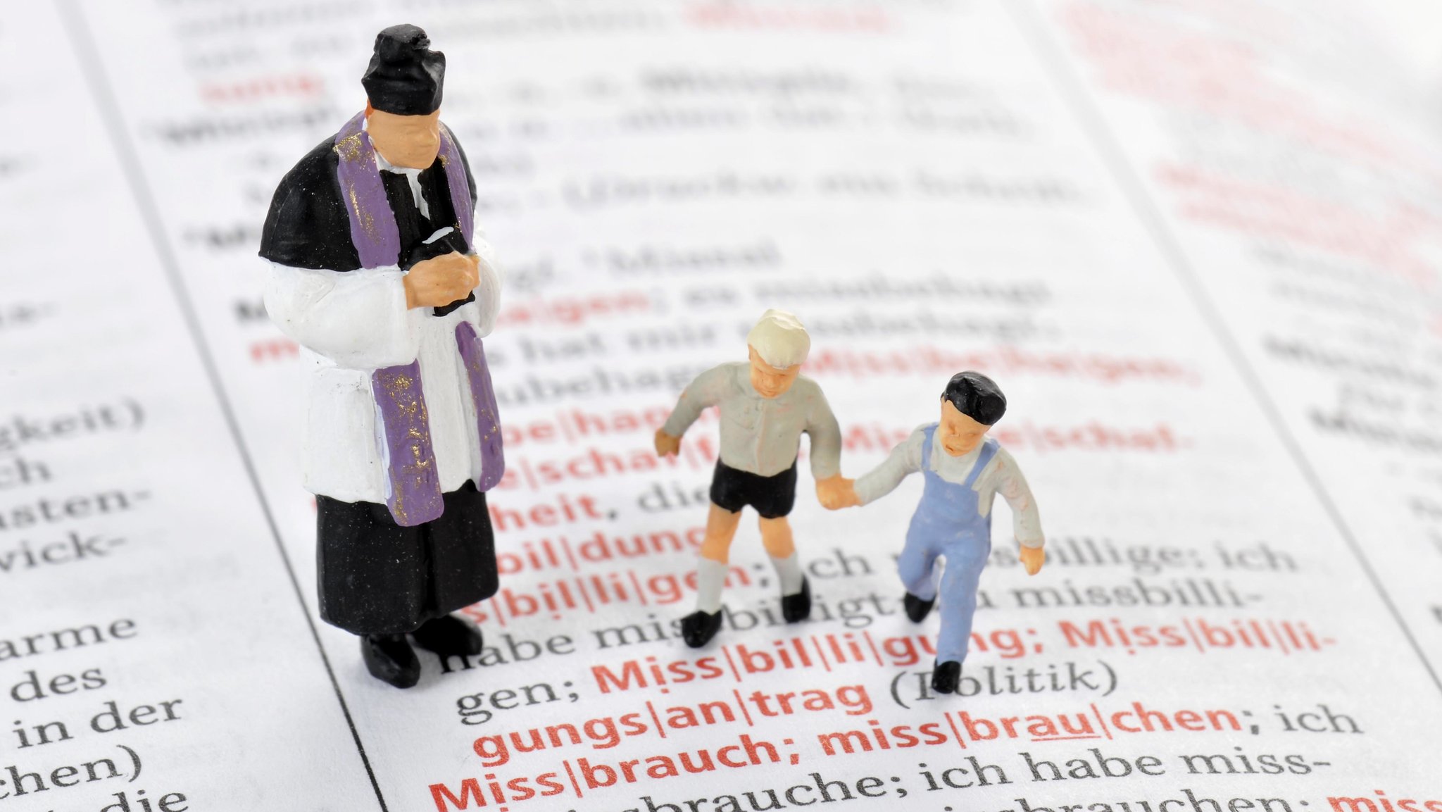 Symbolbild sexueller Missbrauch von Kindern | Bild: picture alliance/imageBROKER Symbolbild sexueller Missbrauch von Kindern