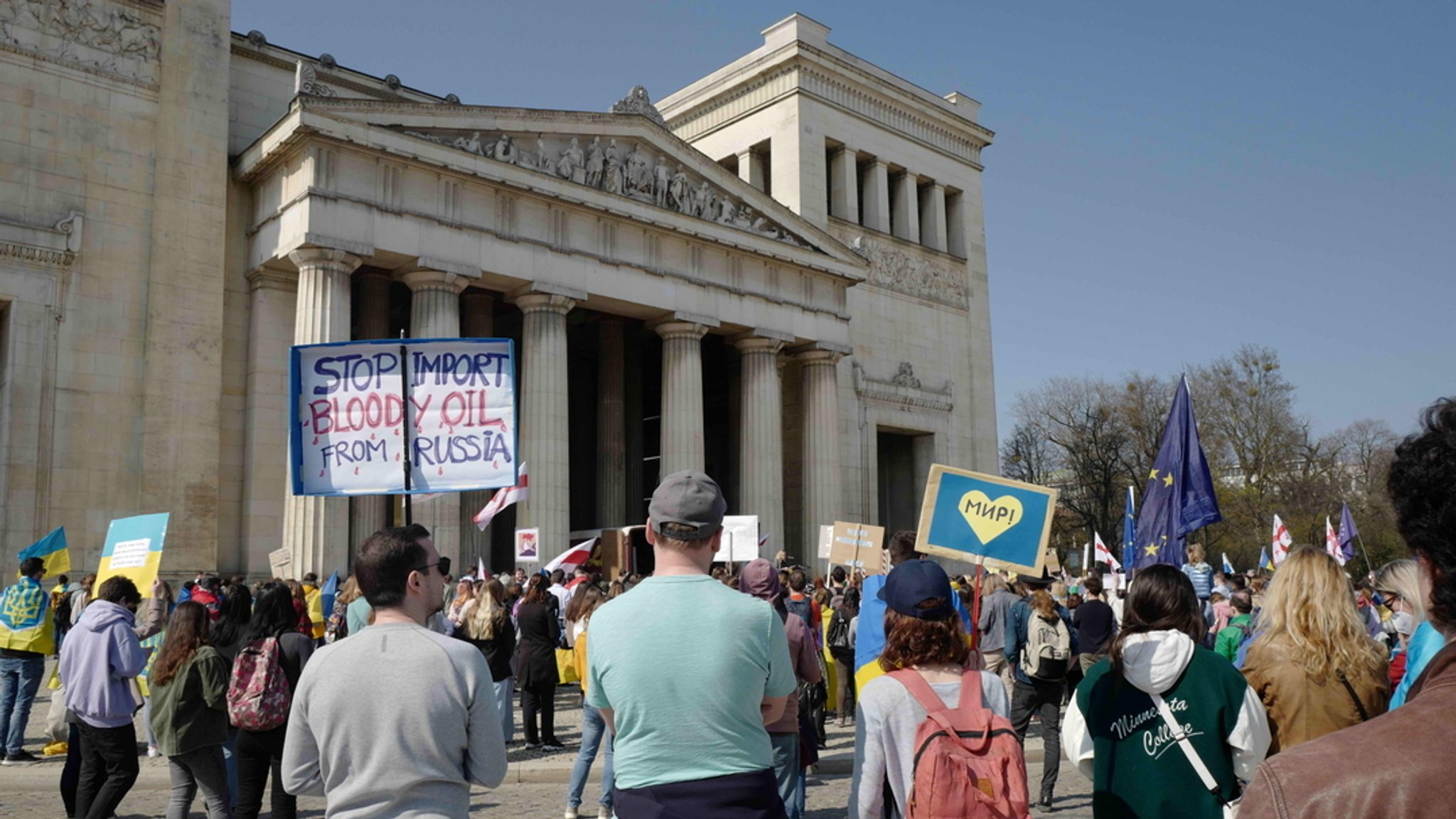 Antikriegsdemo am Münchner Königsplatz