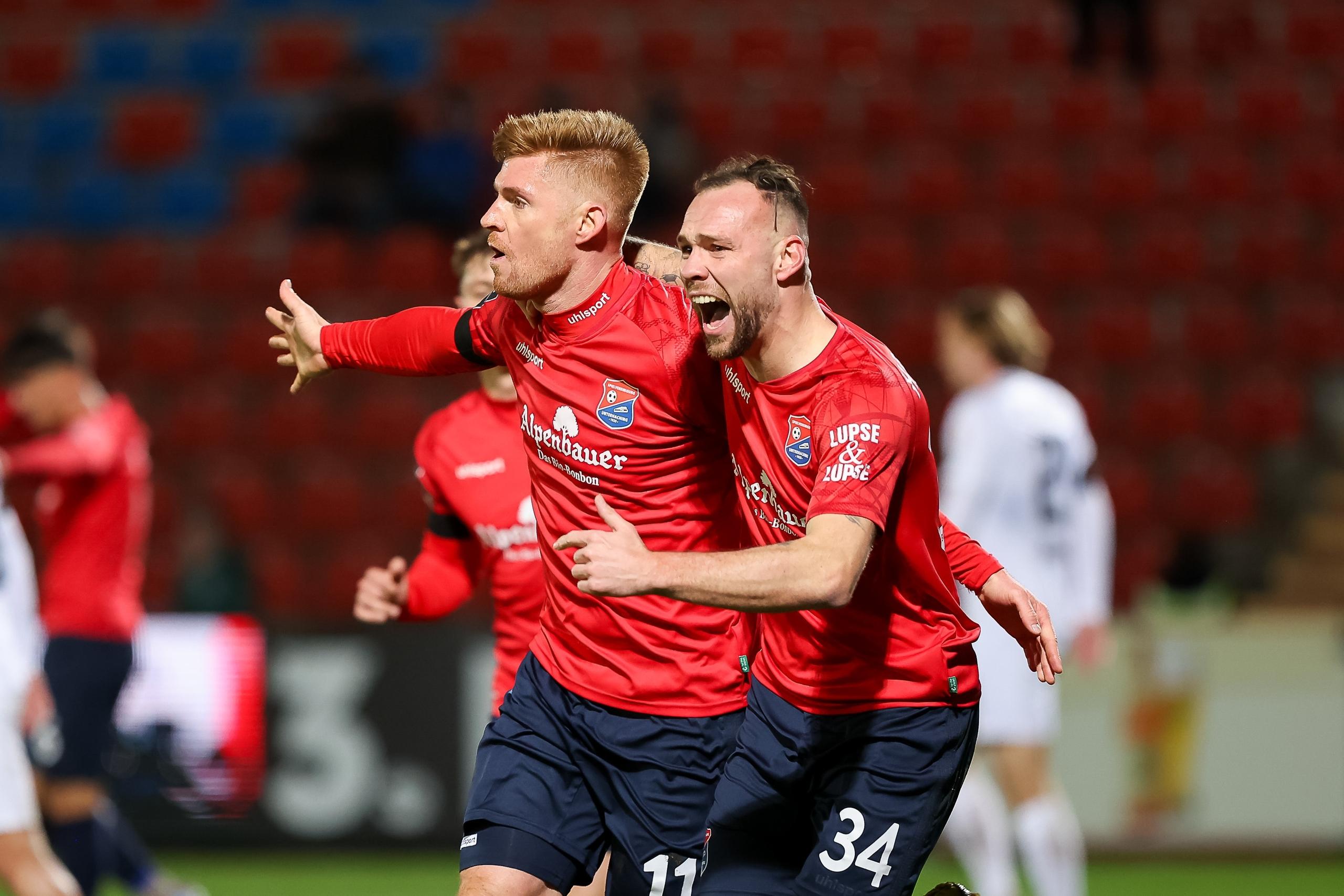 Mathias Fetsch jubelt nach seinem Kopfballtor