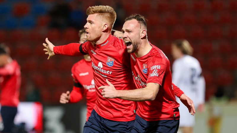 Mathias Fetsch jubelt nach seinem Kopfballtor | Bild: picture-alliance/dpa Mathias Fetsch jubelt nach seinem Kopfballtor