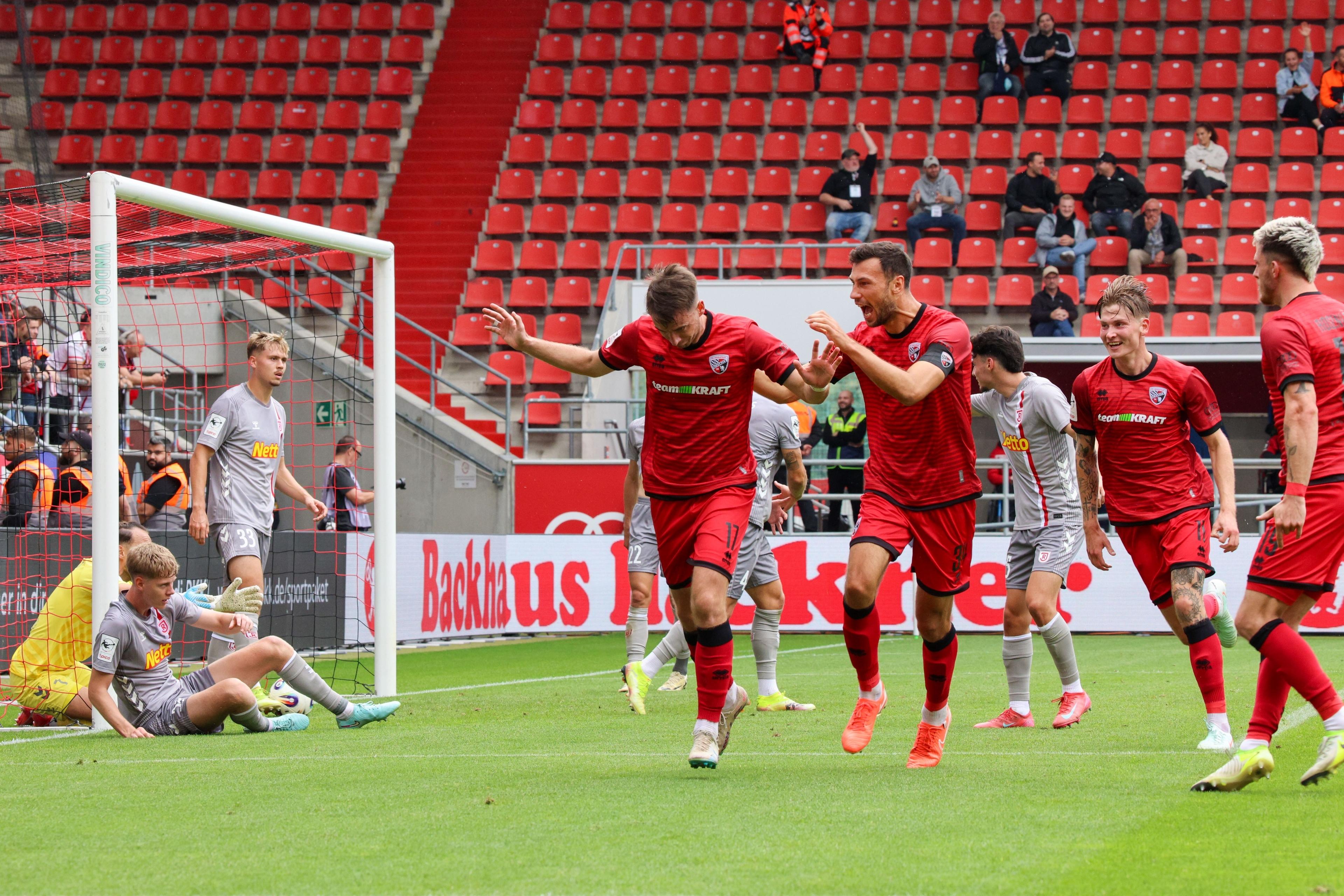 Max Besuschkow jubelt nicht nach seinem Treffer