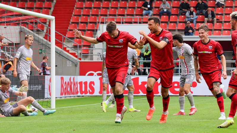 Max Besuschkow jubelt nicht nach seinem Treffer | Bild: dpa/pa Max Besuschkow jubelt nicht nach seinem Treffer