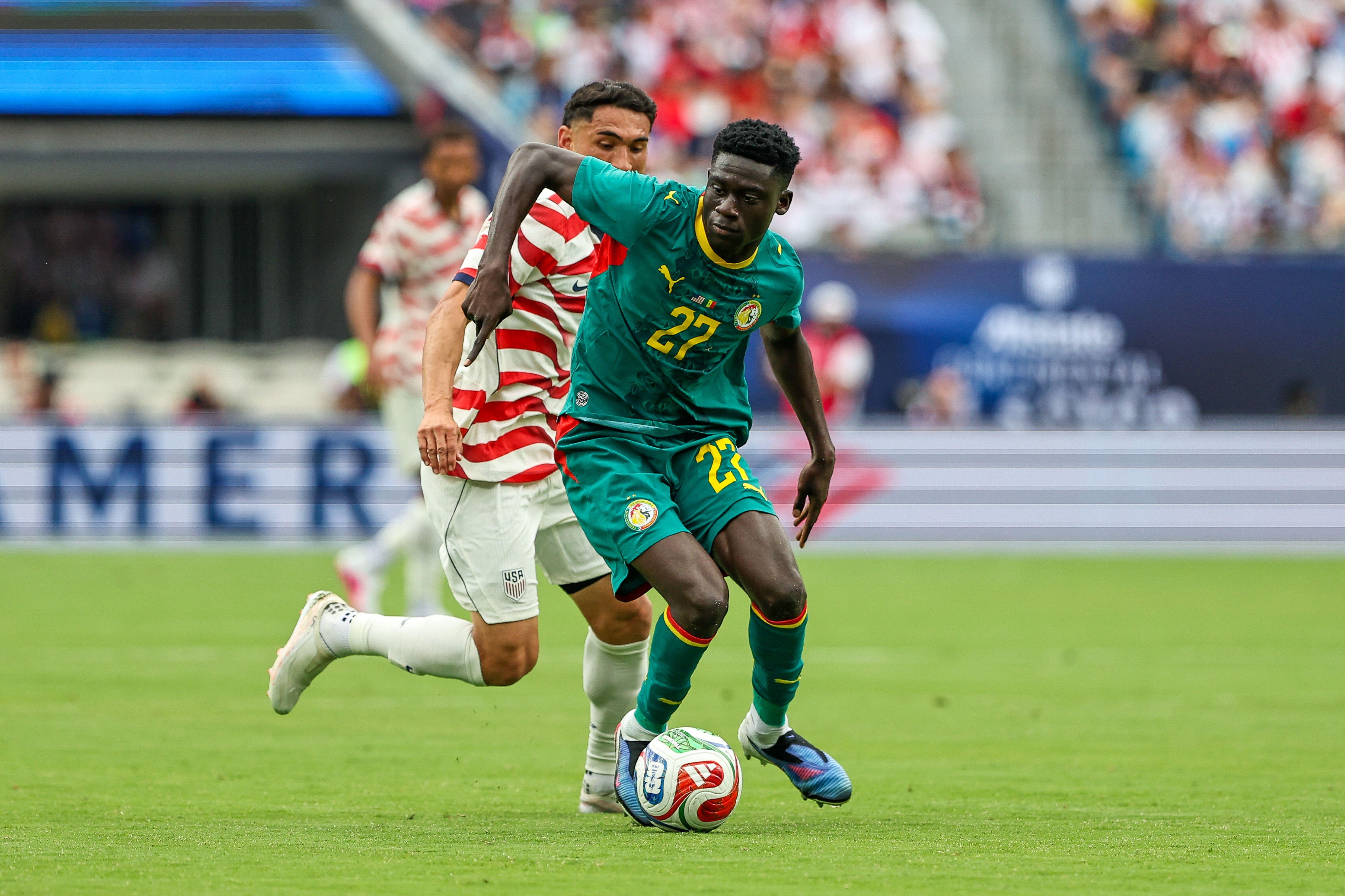 Bara Sapoko Ndiaye beweist sich im Testspiel gegen die USA am Ball