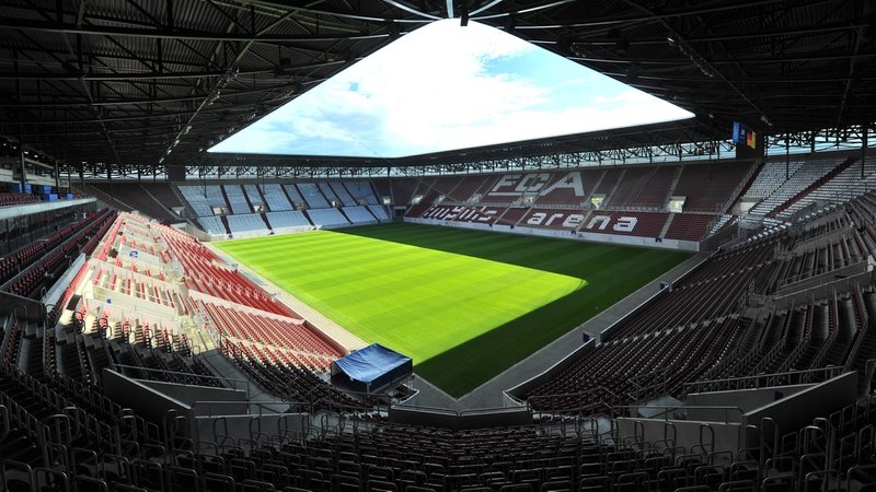 Das Fußballstadion in Augsburg | Bild: picture-alliance/dpa Das Fußballstadion in Augsburg