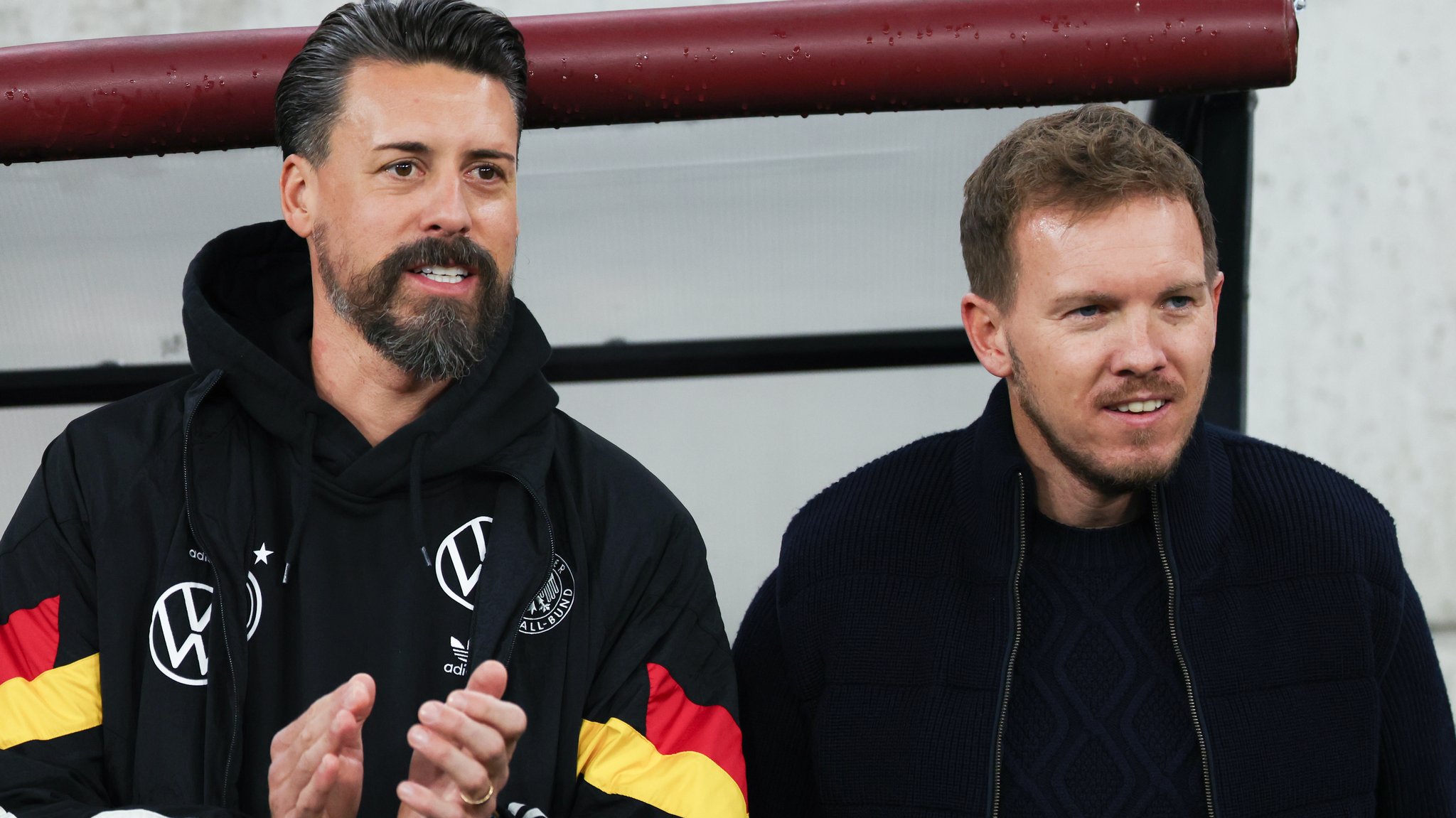 Bundestrainer Julian Nagelsmann (r.) und sein Co-Trainer Sandro Wagner