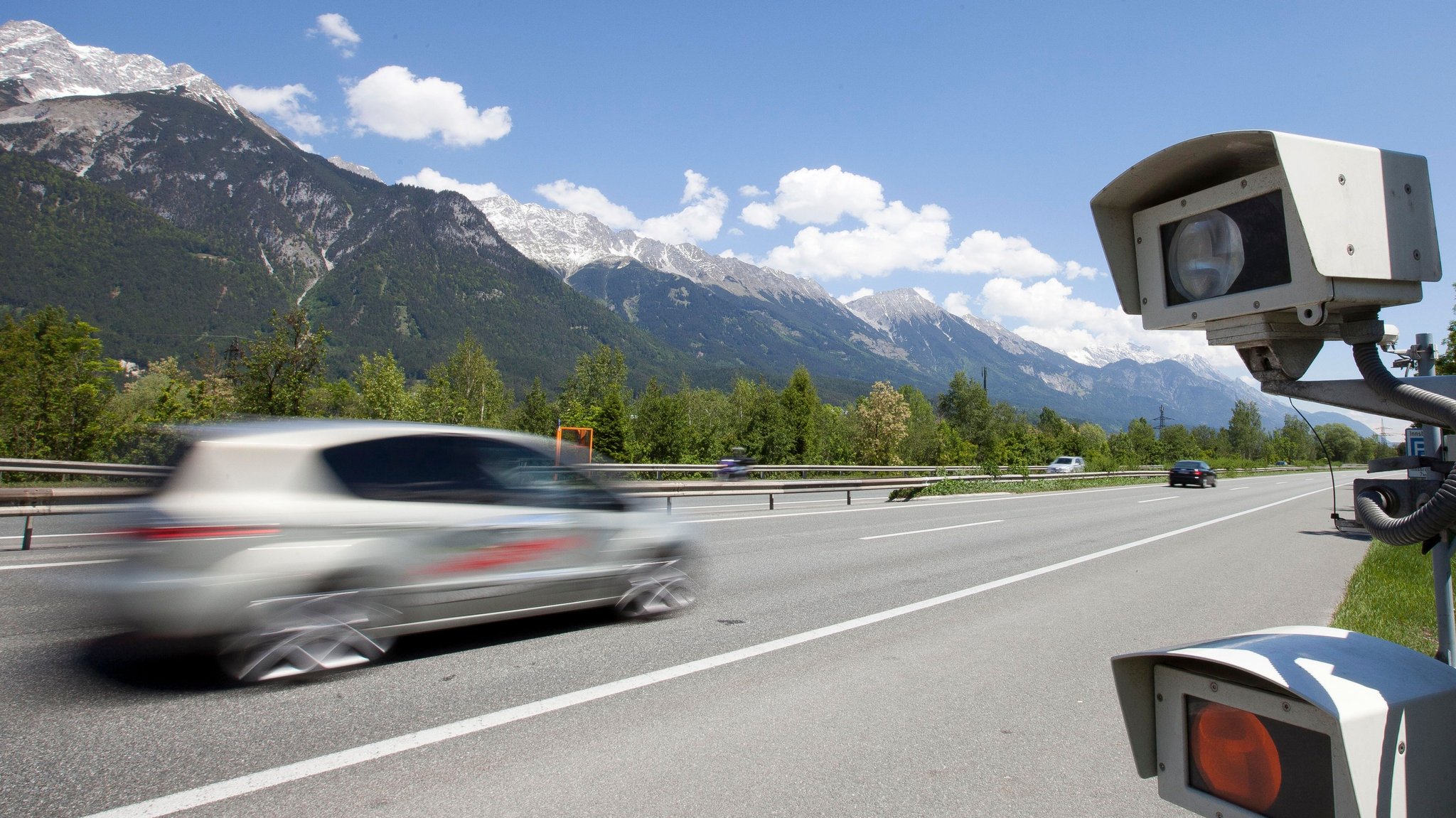 Frontradar auf der Inntalautobahn A 12 in Fahrtrichtung Kufstein