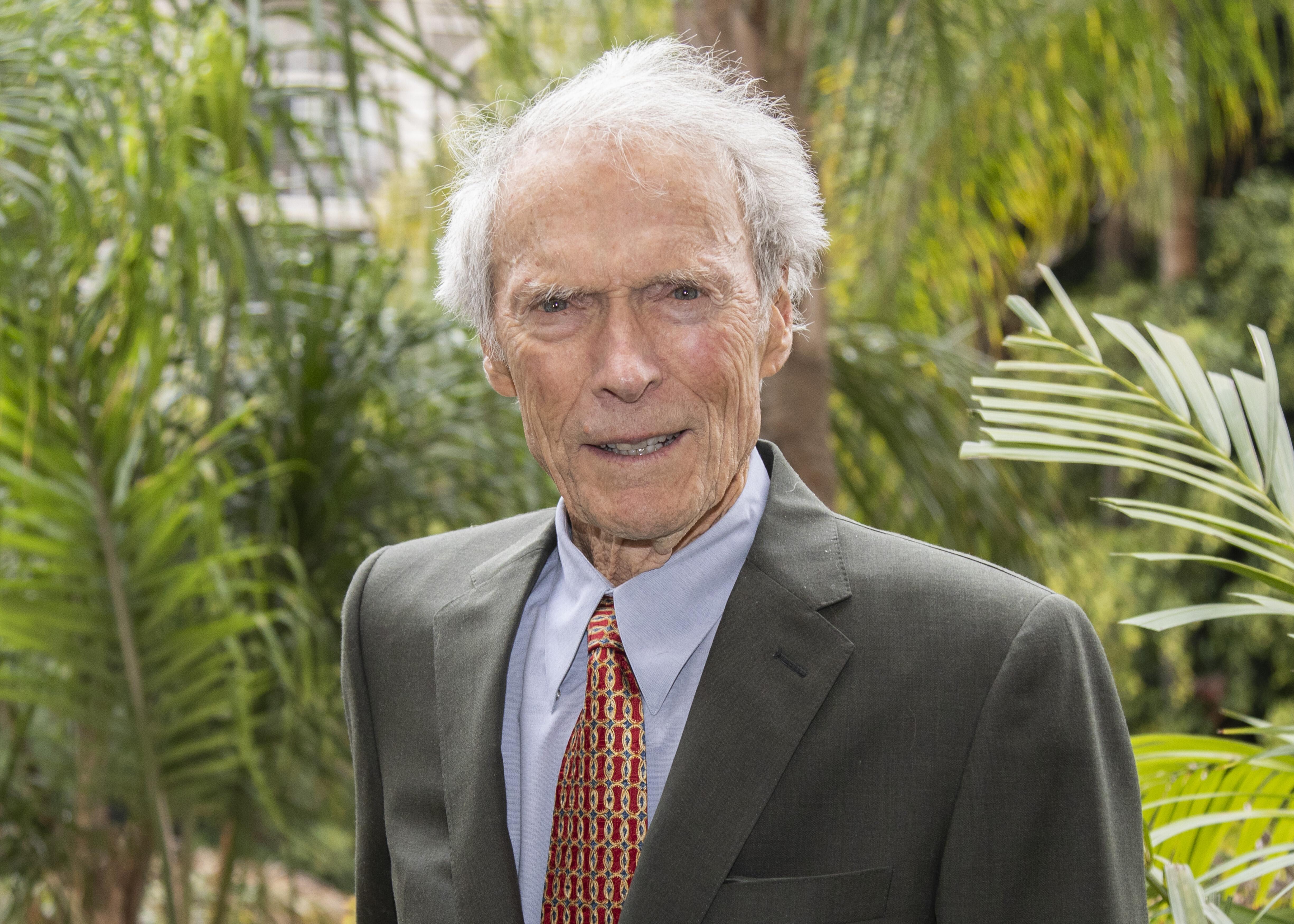 Porträt des Schauspielers vor Palmen | Bild:Armando Gallo/Picture Alliance