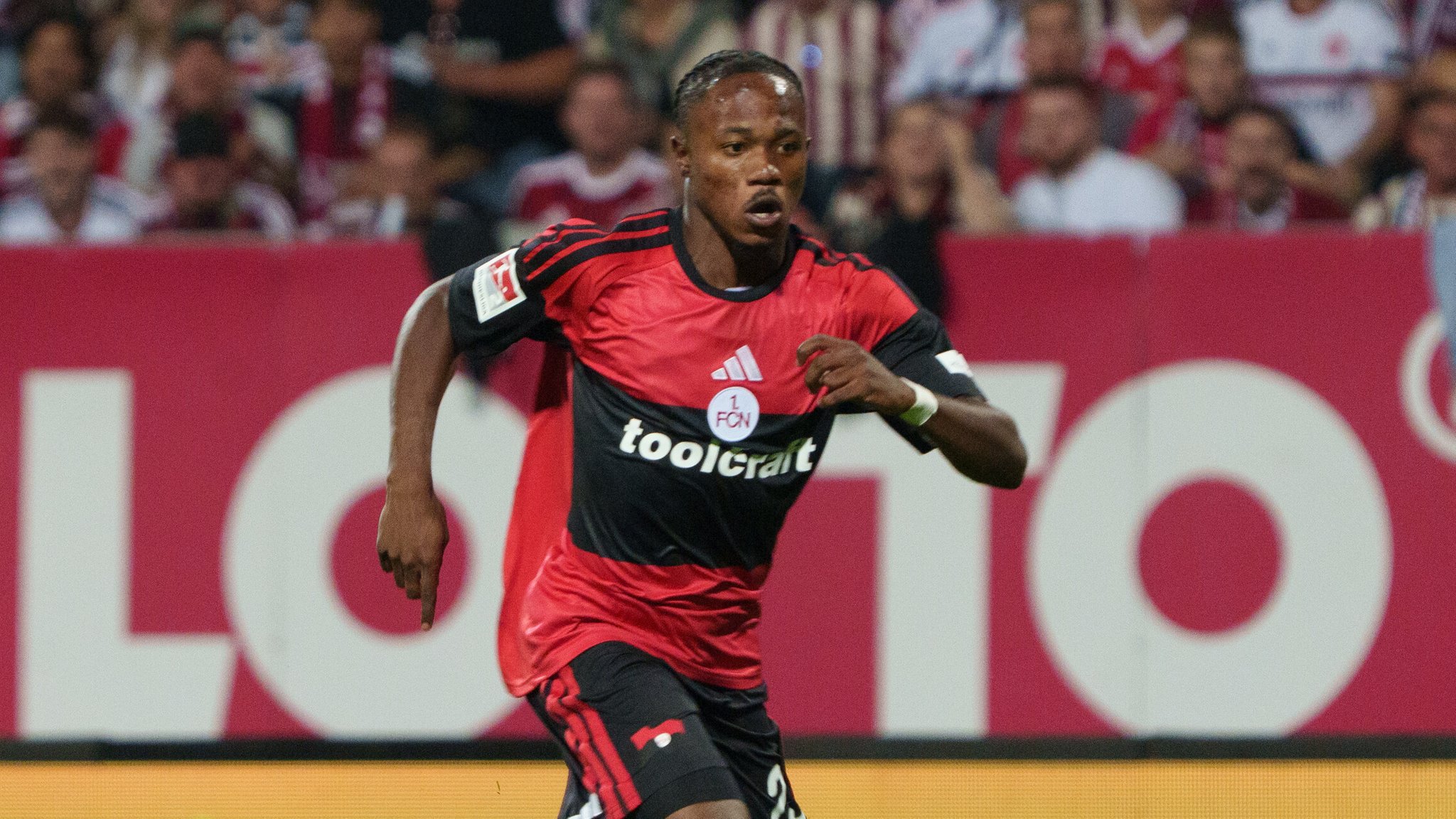 Mohamed Alì Zoma bleibt beim 1. FC Nürnberg | Bild: picture alliance / Eibner-Pressefoto | Max Vogel Mohamed Alì Zoma bleibt beim 1. FC Nürnberg