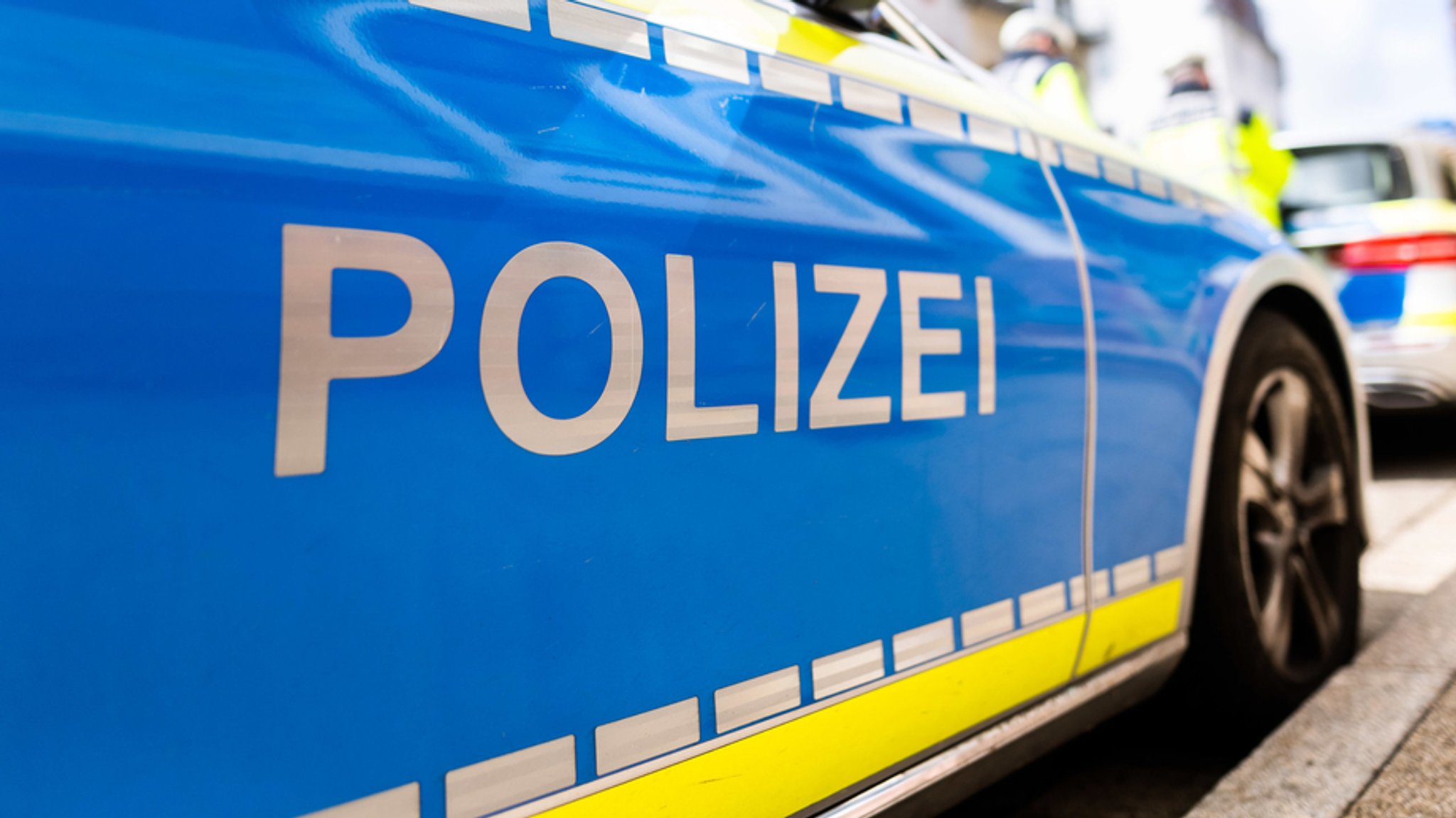 Symbolbild Polizeiwagen im Einsatz