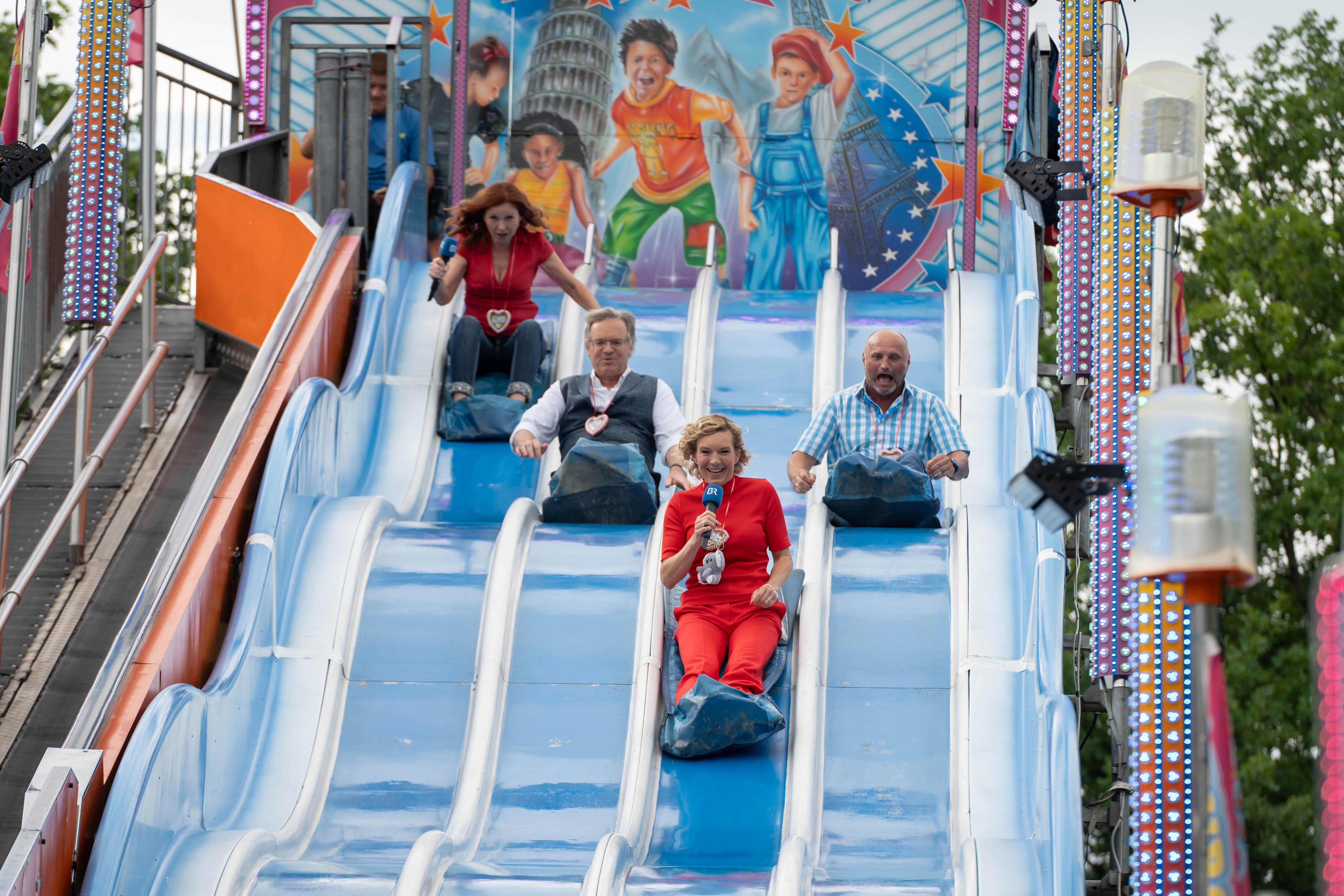 Das Team der Frankenschau- Aktuell auf der Wellenrutsche im Studiopark.