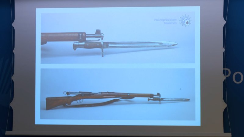 Ein Bild der Waffe wird bei der Pressekonferenz der Polizei gezeigt | Bild: Bayerischer Rundfunk 2024 Ein Bild der Waffe wird bei der Pressekonferenz der Polizei gezeigt