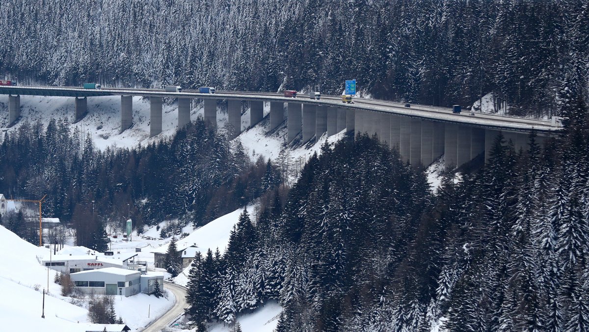 Die Brennerautobahn in Österreich ist aufgrund starker Schneefälle gesperrt (Archivbild) 