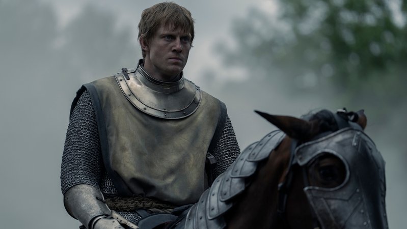 Peter Claffey in Ritterrüstung auf einem Pferd, Screenshot aus "A Knight of the Seven Kingdoms" | Bild: Steffan Hill/HBO Peter Claffey in Ritterrüstung auf einem Pferd, Screenshot aus "A Knight of the Seven Kingdoms"