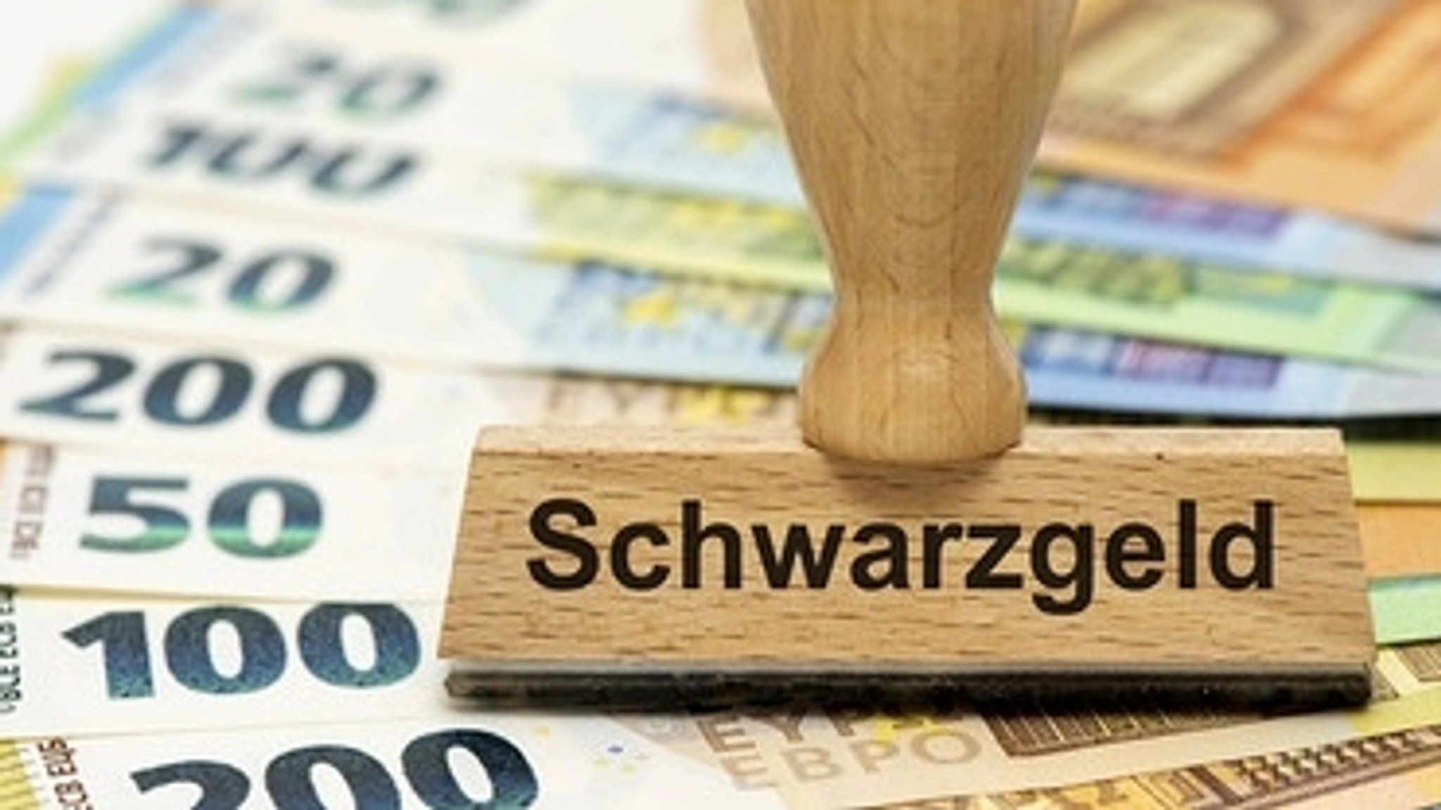 Schwarzgeld Stempel | Bild: picture alliance / SZ Photo | Wolfgang Filser Schwarzgeld Stempel