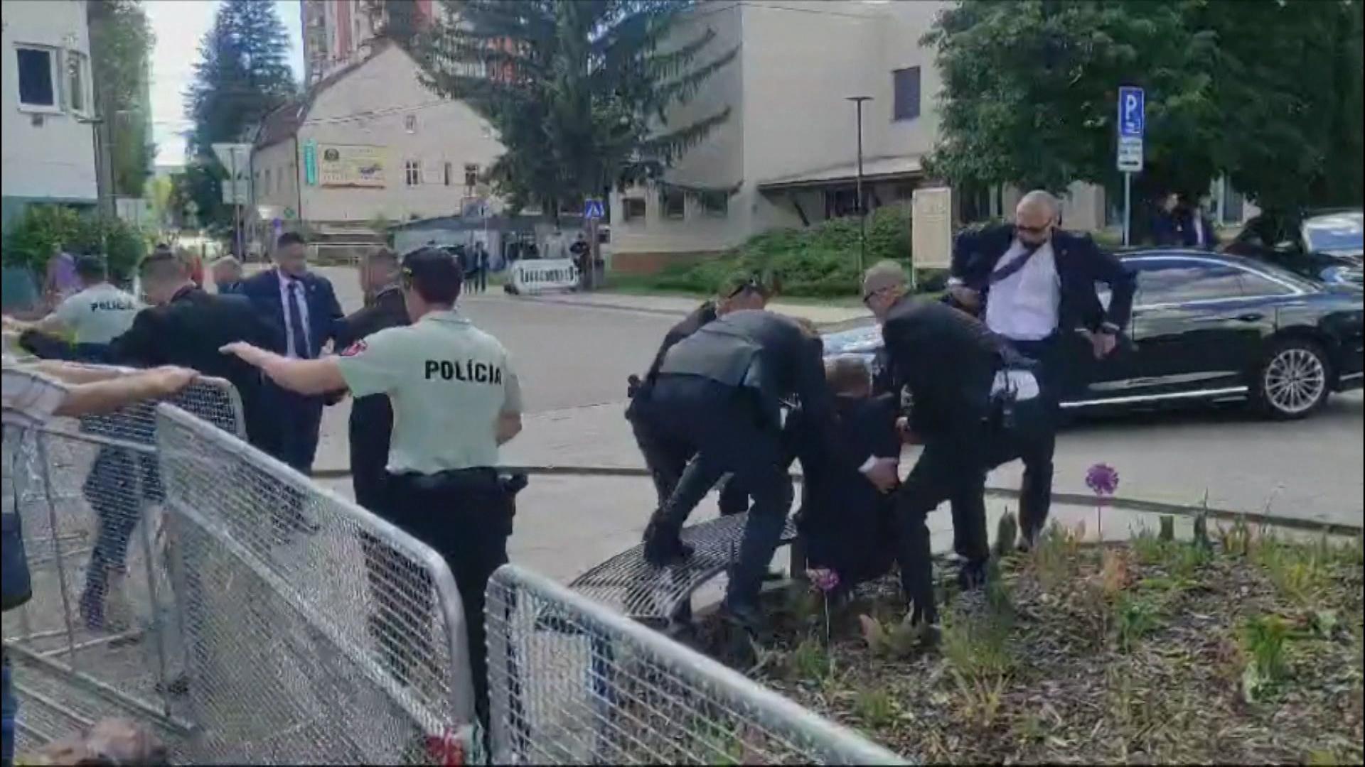 Der slowakische Regierungschef Robert Fico ist nach einem Attentat stundenlang operiert worden. Laut Vize-Premier Taraba besteht nun keine Lebensgefahr mehr. Die Regierung geht von einer politisch motivierten Tat des Schützen aus.