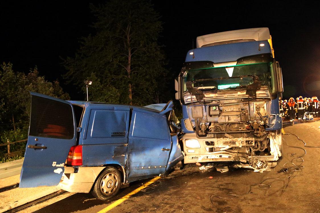 Pkw Kommt Von Fahrbahn Ab 46 Jahriger Verstorben Br24