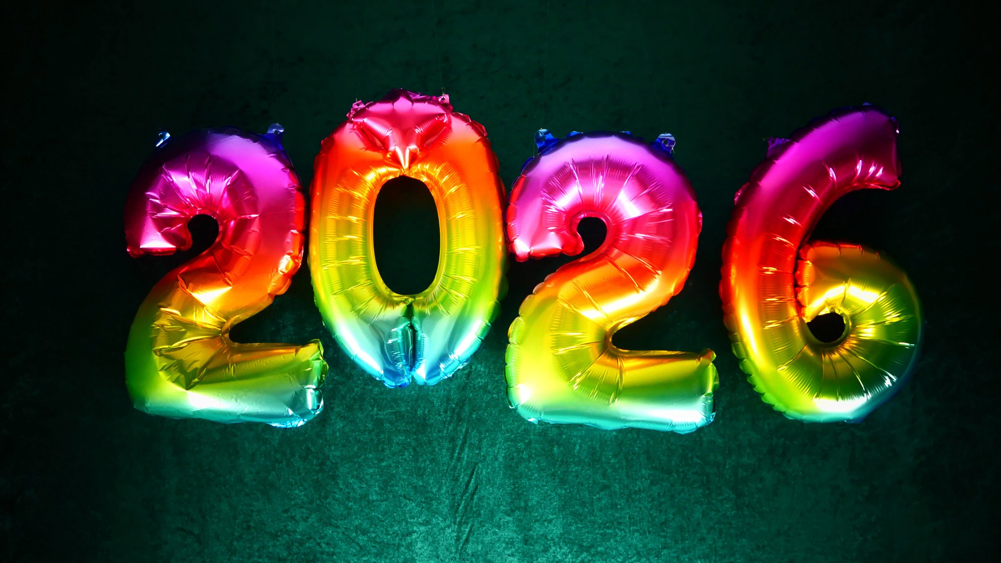 (Symbolbild) Die Zahl 2026 in bunten Helliumballons | Bild: picture alliance / XAMAX | XAMAX (Symbolbild) Die Zahl 2026 in bunten Helliumballons