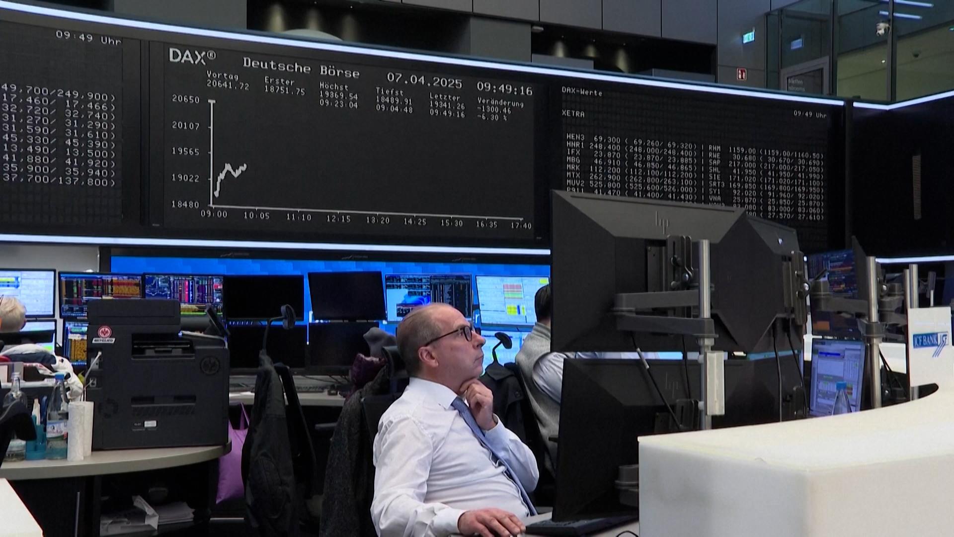 Weltweit sind die Börsen im Minus gestartet. Grund sind die vom US-Präsidenten Donald Trump angekündigten Strafzölle.