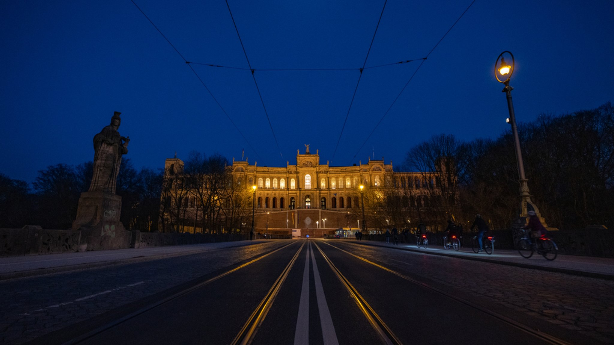 Der angestrahlte bayerische Landtag