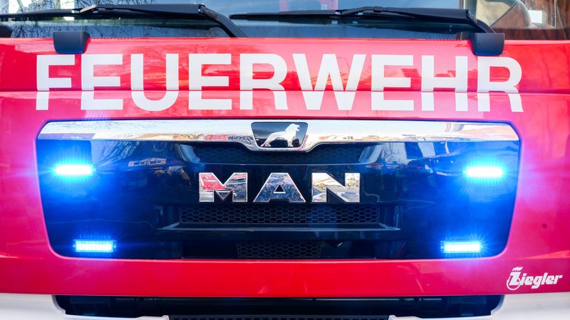 Feuerwehrauto (Symbolbild) | Bild: dpa-Bildfunk/Julian Stratenschulte Feuerwehrauto (Symbolbild)
