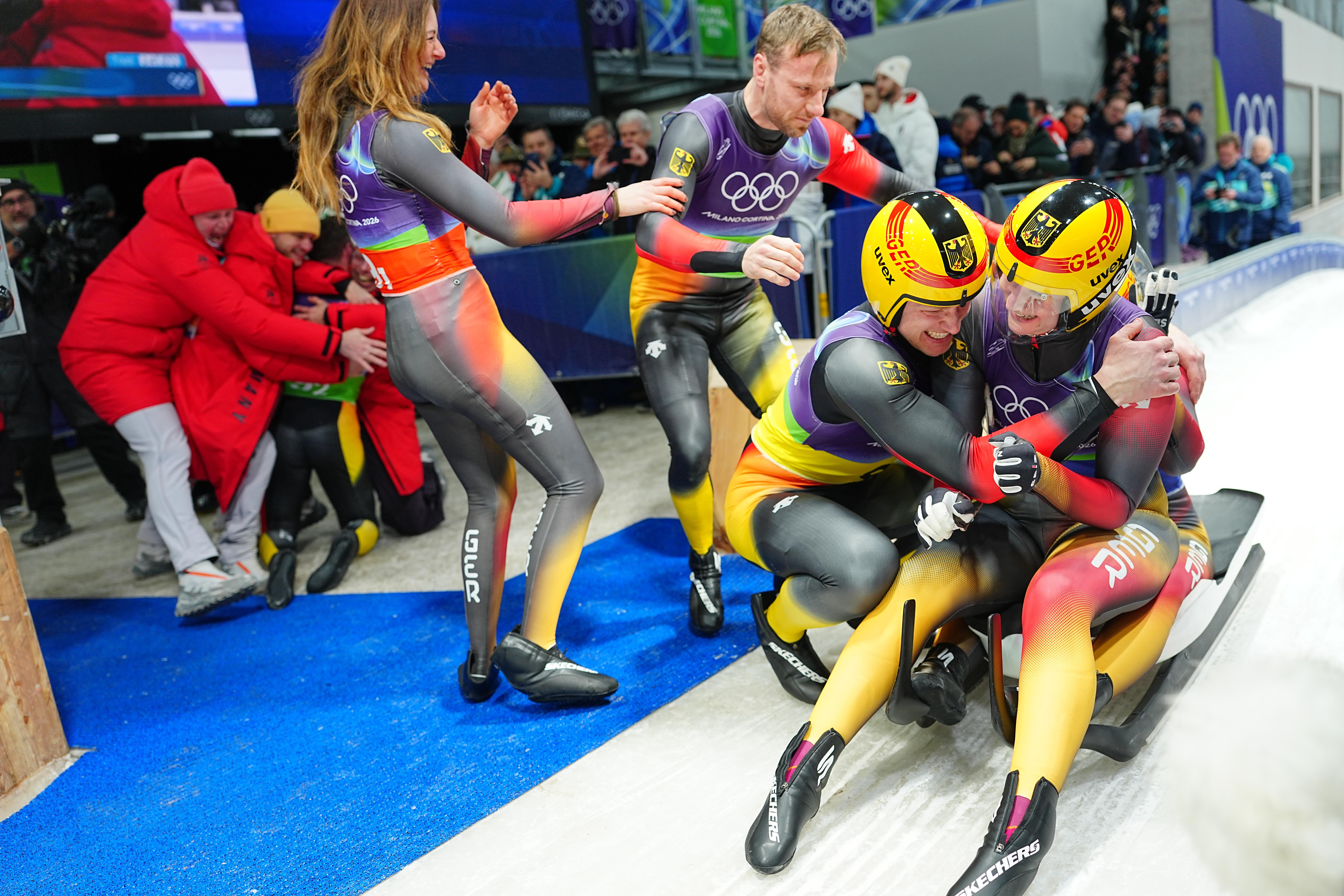 Die deutsche Rennrodel-Staffel holt Gold