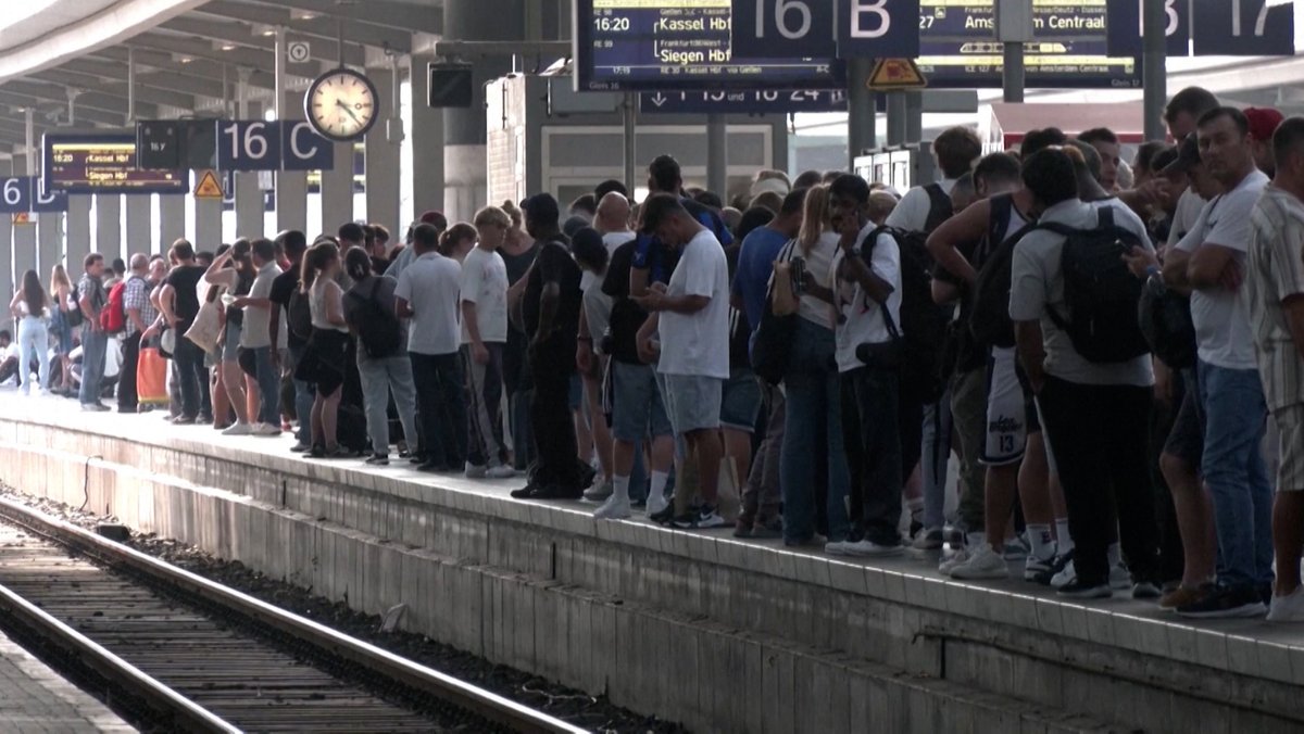 Zugfunk ausgefallen: Bahnverkehr stundenlang gestört