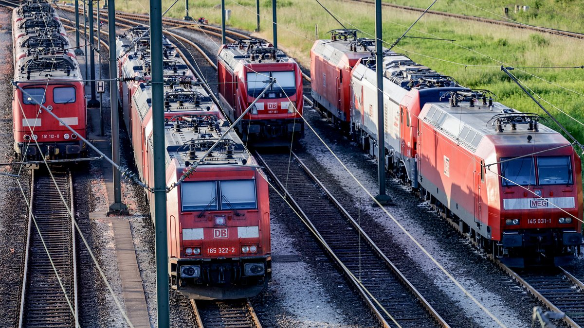 Die Deutsche Bahn und die Gewerkschaft EVG verhandeln seit Ende Februar über Tariferhöhungen.