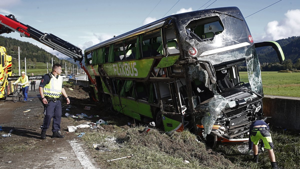 Eine Tote und 46 Verletzte bei Bus-Unfall in Kärnten