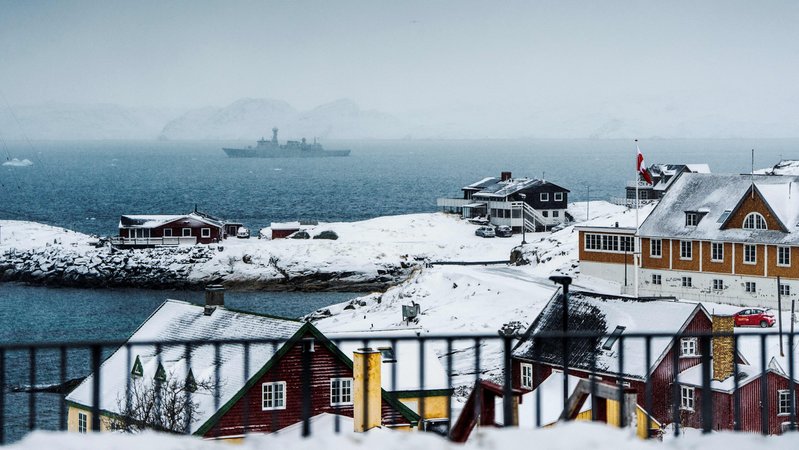 Auf dem Bild ist eine Dänische Fregatte vor Grönland zu sehen | Bild: Mads Claus Rasmussen/Ritzau Scanpix/via REUTERS Auf dem Bild ist eine Dänische Fregatte vor Grönland zu sehen