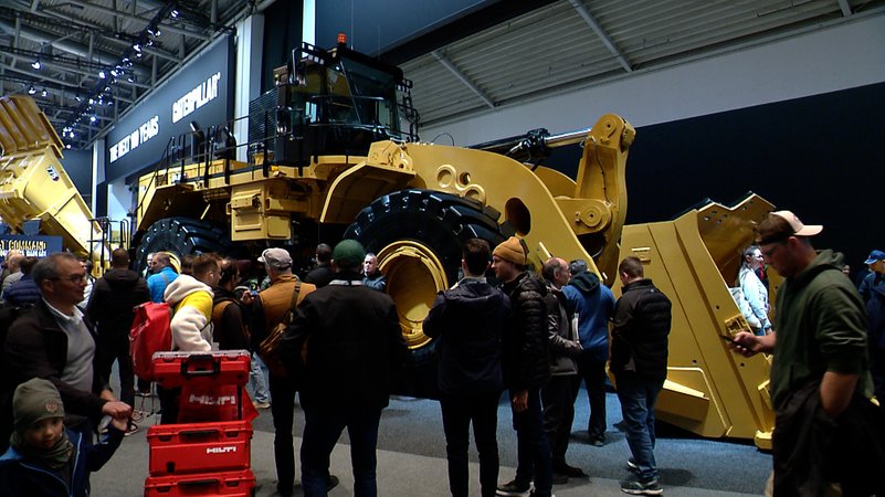 In München hat heute die Bauma begonnen: Die größte Messe der Welt. Mehr als eine halbe Million Menschen werden erwartet. | Bild: Bayerischer Rundfunk 2025 In München hat heute die Bauma begonnen: Die größte Messe der Welt. Mehr als eine halbe Million Menschen werden erwartet.