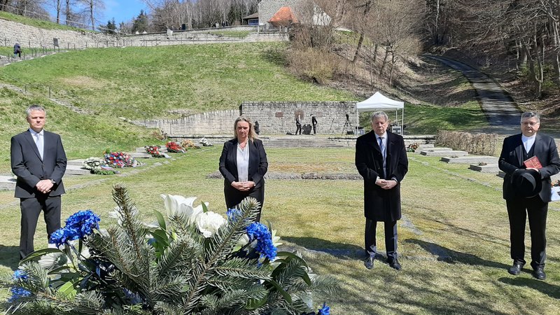 Gedenken in Flossenbürg mit Ministerin Kerstin Schreyer.