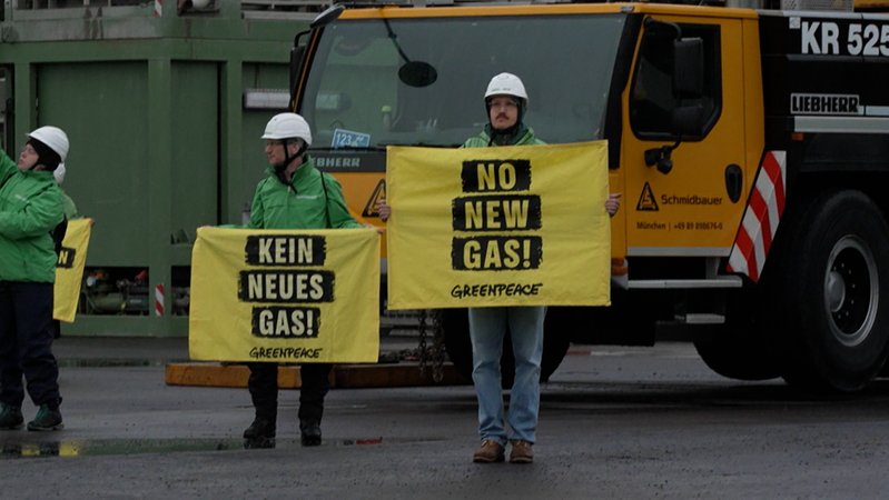 Umweltschützer protestieren gegen geplante Gas-Bohrung. | Bild: Bayerischer Rundfunk 2025 Umweltschützer protestieren gegen geplante Gas-Bohrung.