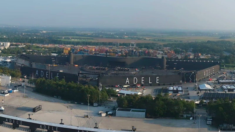 Die Arena samt Adele-World verschwindet über zwei Wochen hinweg. | Bild: BR Die Arena samt Adele-World verschwindet über zwei Wochen hinweg.