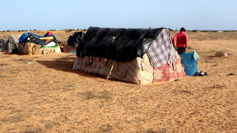 Geflüchtete in der tunesischen Wüste - etwa 270 Kilometer südlich der Hauptstadt Tunis (Archivbild, April 2024) | Bild:picture alliance / ZUMAPRESS.com | Chokri Mahjoub