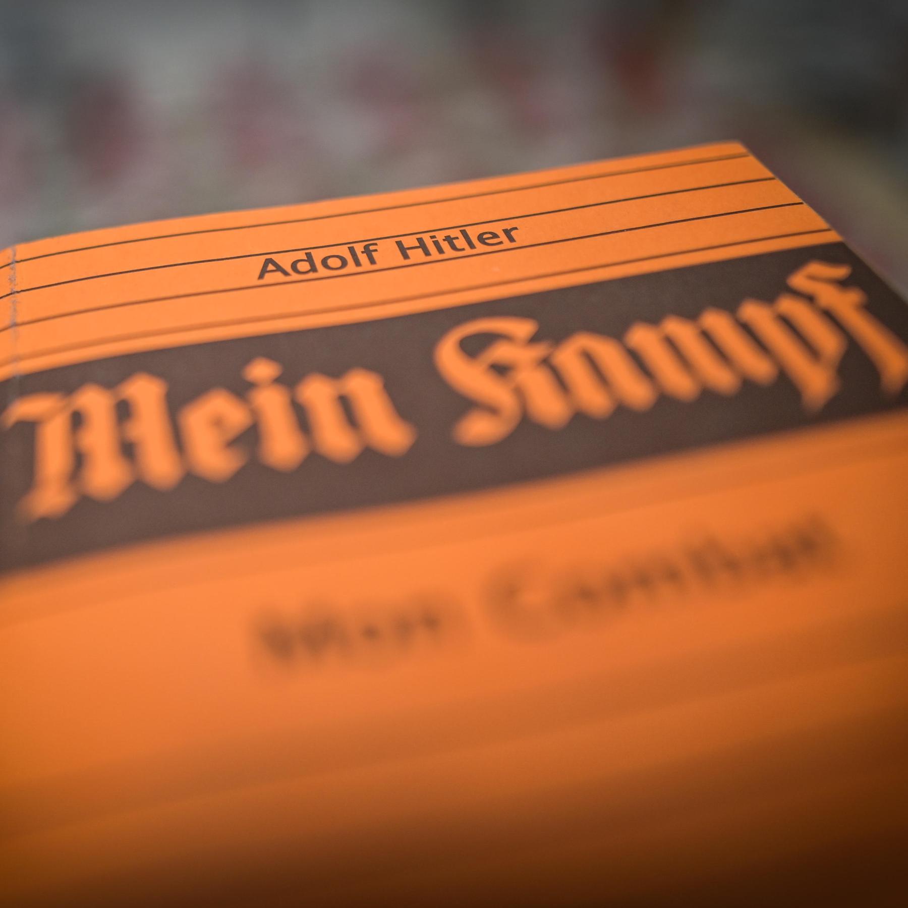 Übersetzung von "Mein Kampf": Wo Hitlers Sprache heute weiterwirkt