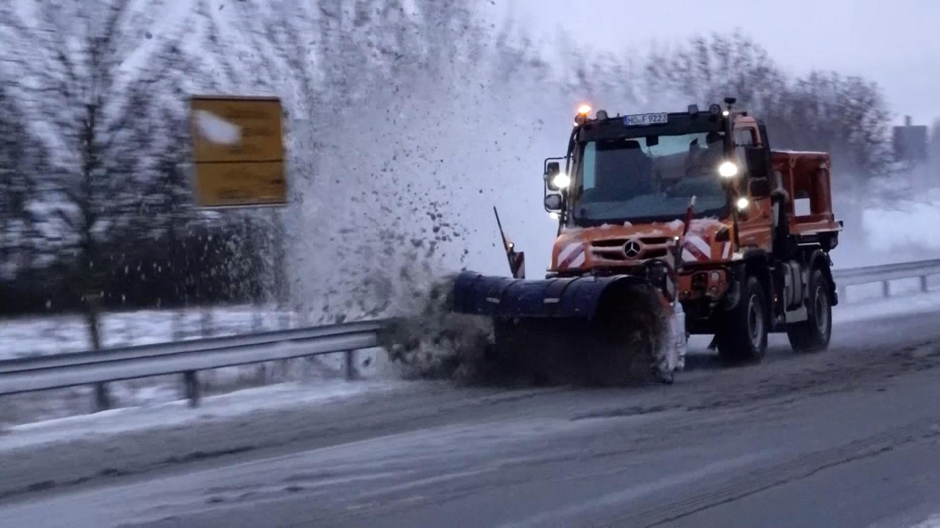 Ein Räumfahrzeug im Raum Würzburg