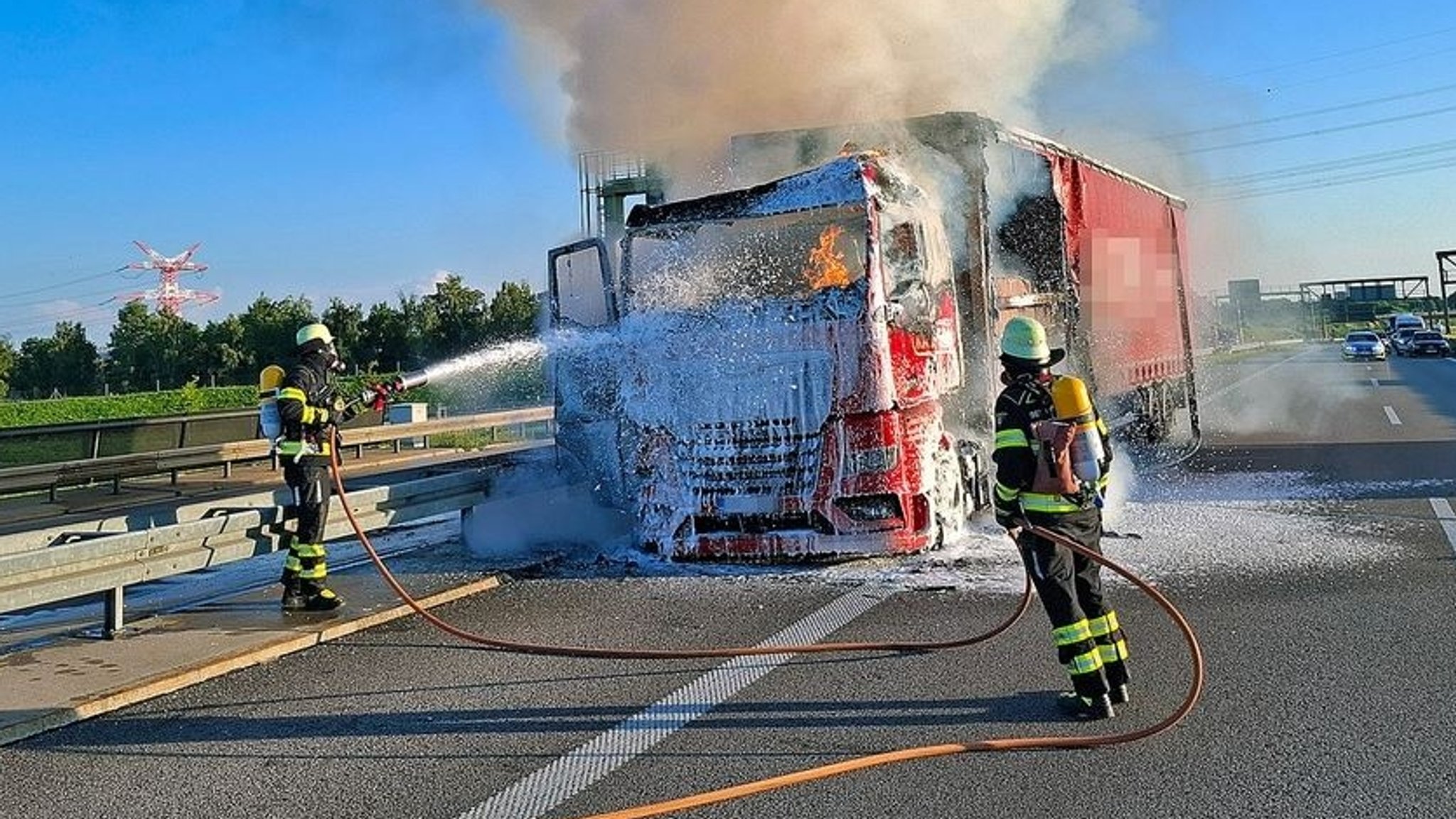 A99 wegen Lkw-Brand in München ganztägig gesperrt