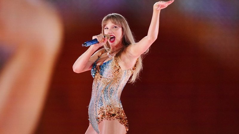 Taylor Swift singt während des Konzerts der Eras Tour in Vancouver, British Columbia. | Bild: dpa-Bildfunk/Darryl Dyck Taylor Swift singt während des Konzerts der Eras Tour in Vancouver, British Columbia.