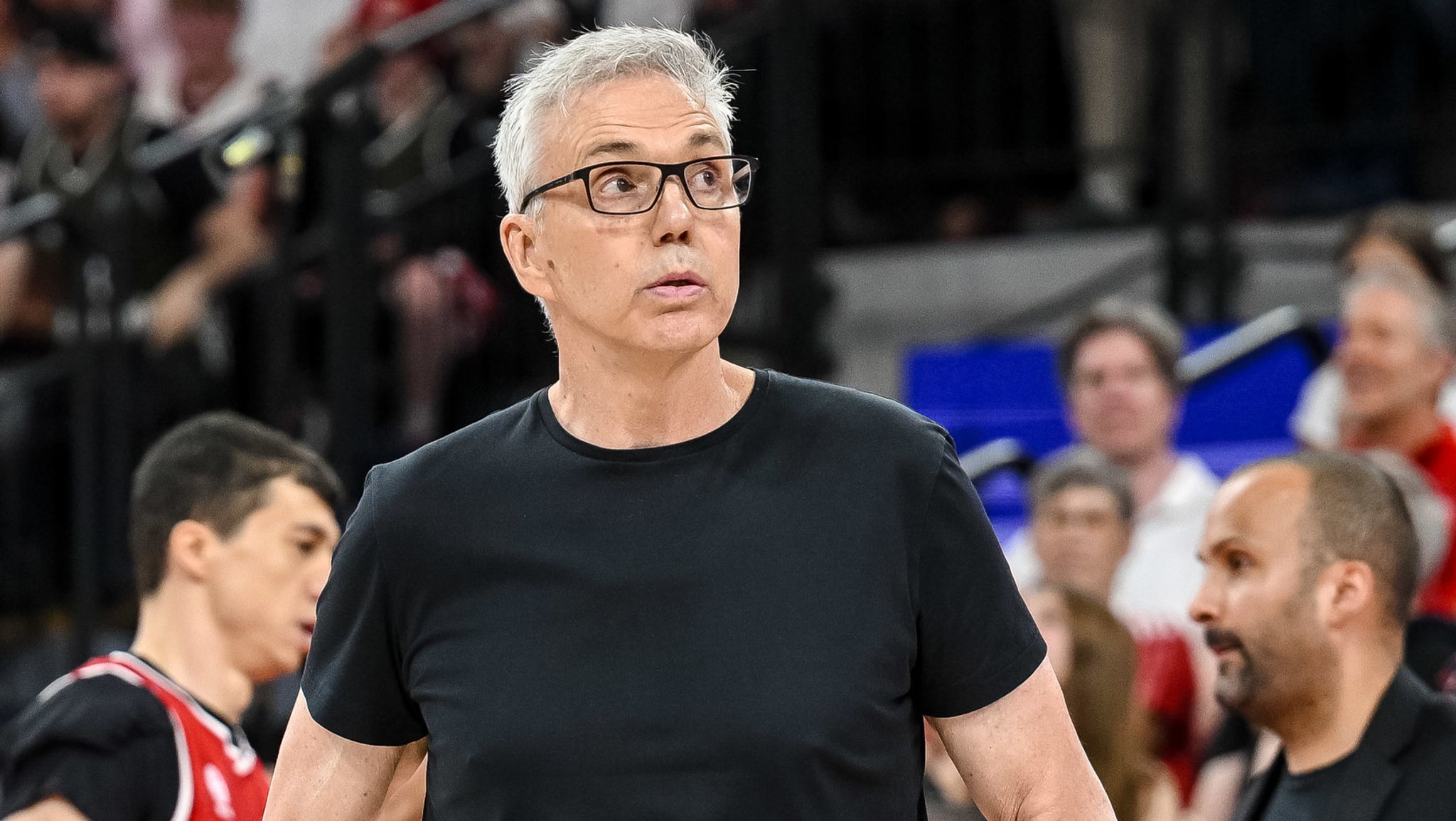 21.06.2025, Bayern, München: Basketball: Bundesliga, FC Bayern München - ratiopharm Ulm, Meisterschaftsrunde, Finale, 3. Spieltag, SAP Garden. Münchens Head Coach Gordon Herbert schaut Ratlos . 