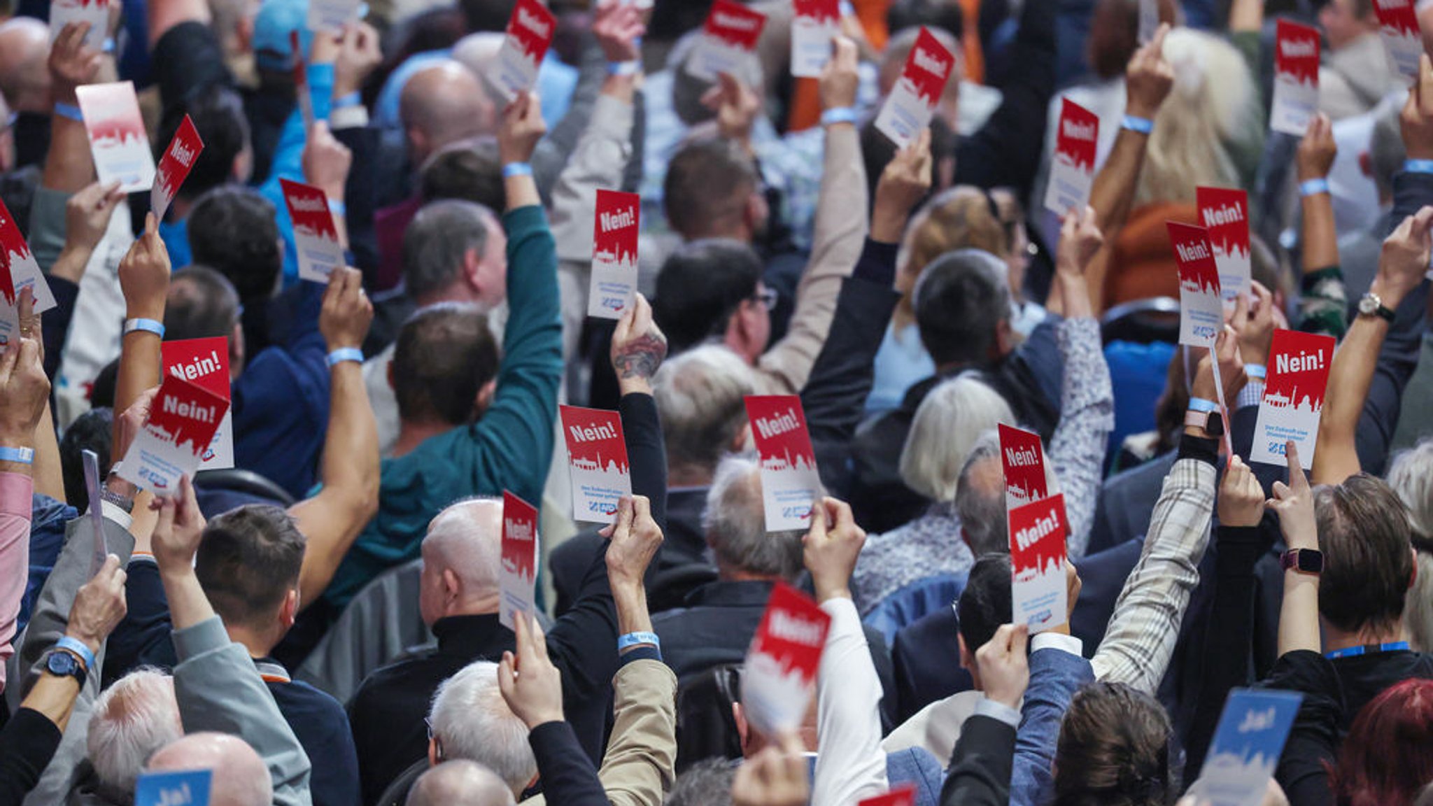 Parteitag offenbart tiefe Zerrissenheit der Bayern-AfD