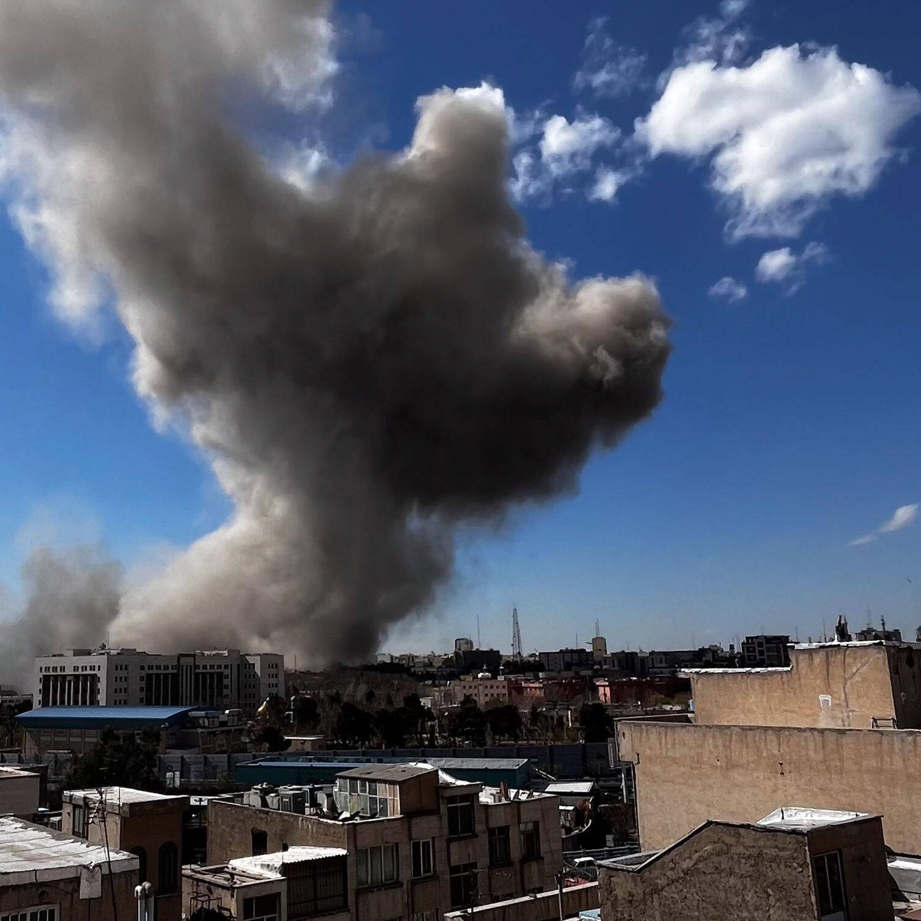 "Die Minderheit der Regime-Anhänger ist noch an der Macht" - Die deutsch-iranische Filmregisseurin Narges Kalhor über die Situation im Iran