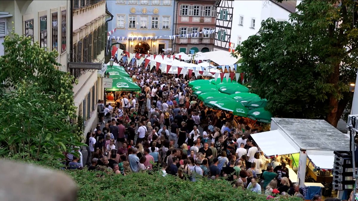 Volksfeststimmung in der Altstadt: Bamberger Sandkerwa gestartet