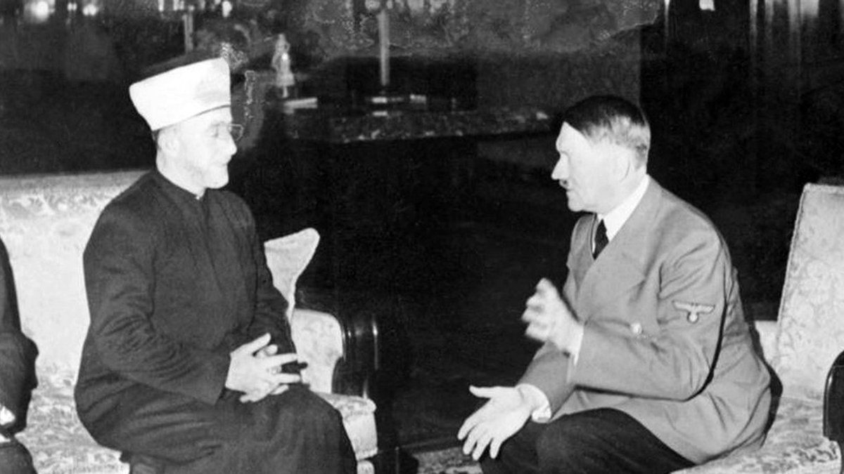 Ein historisches Foto zeigt das Treffen zwischen dem Mufti von Jerusalem, Amin al-Husseini, und Adolf Hitler in Berlin. 