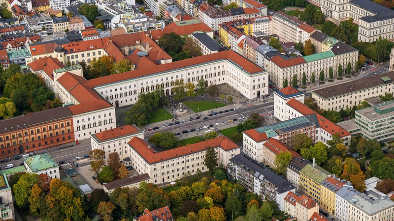 Die Ludwig-Maximilians-Universität in München. | Bild: dpa-Bildfunk/Peter Kneffel Die Ludwig-Maximilians-Universität in München.